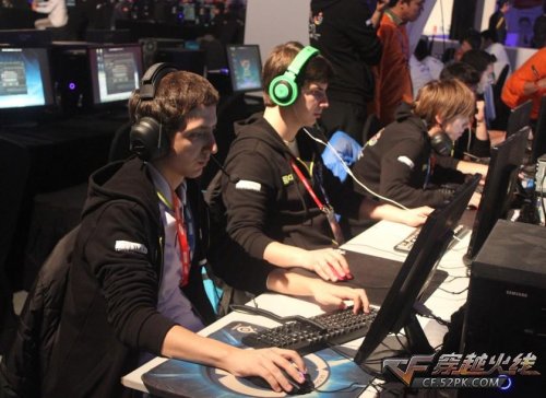 Theshy微博晒照：感谢大家昨天祝贺我的出道纪念日